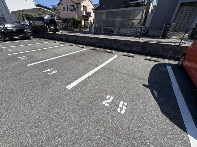 シロス船上B棟の駐車場