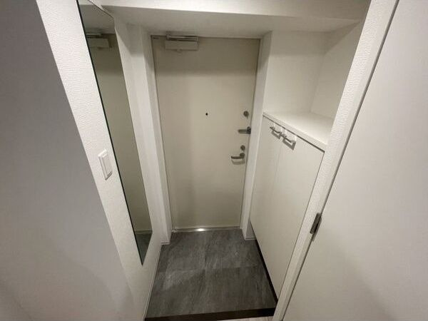 ラシーヌ瓦屋町の玄関