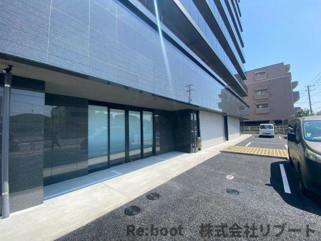 LUXENA+PAWS南行徳のエントランス