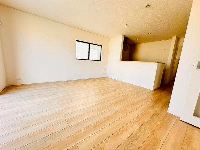 ♥♥宜野湾市上原第2-2号棟（全3棟）の居間・リビング|現地撮影2026.4☆いつでも内覧可能です♪