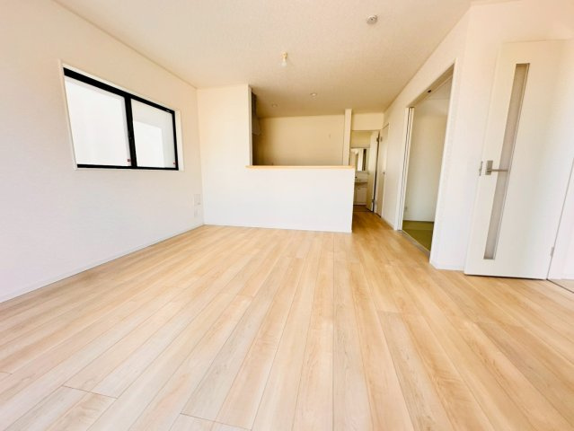 ♥♥宜野湾市上原第2-2号棟（全3棟）の居間・リビング|現地撮影2026.4☆いつでも内覧可能です♪