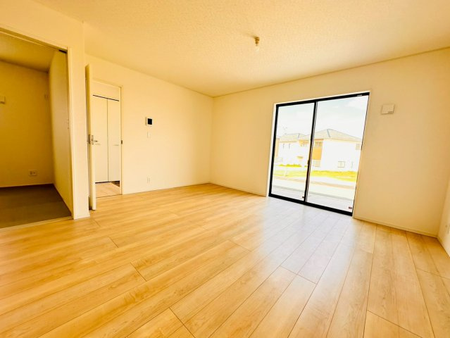 ♥♥宜野湾市上原第2-2号棟（全3棟）の居間・リビング|現地撮影2026.4☆いつでも内覧可能です♪