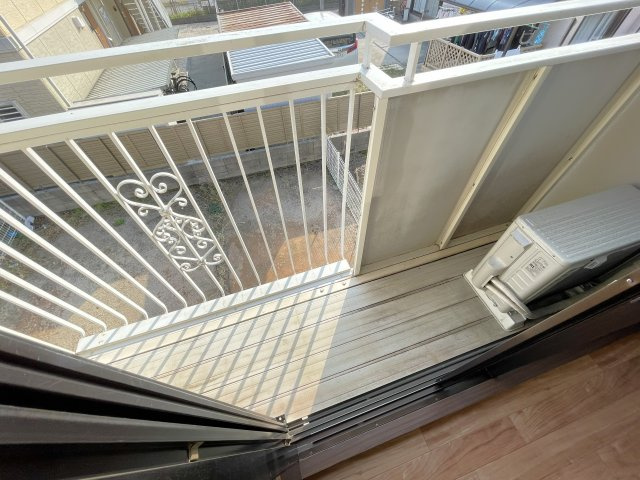 ライフタウニーB街区6号棟のバルコニー