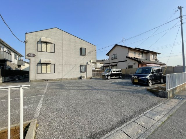 ライフタウニーB街区6号棟の駐車場