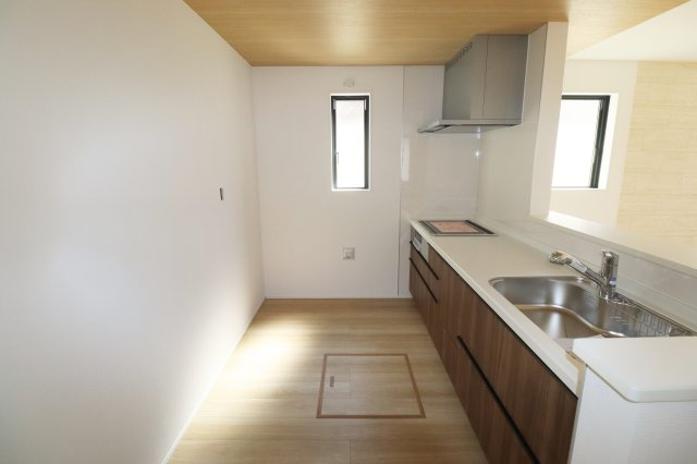 郡山市富久山町久保田字水口　　　１号棟　　　行健小学校、行健中学区のキッチン