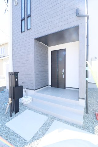 郡山市富久山町久保田字水口　　　１号棟　　　行健小学校、行健中学区の玄関