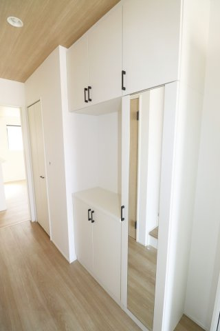 郡山市富久山町久保田字水口　　　１号棟　　　行健小学校、行健中学区の収納|玄関収納