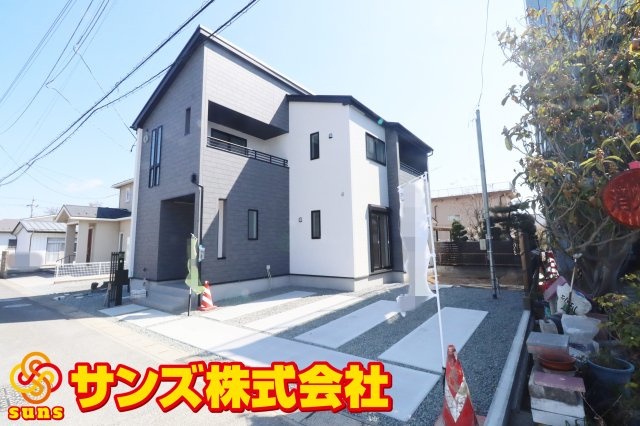 郡山市富久山町久保田字水口　　　１号棟　　　行健小学校、行健中学区の外観|南西側から見た駐車場を含む外観♪