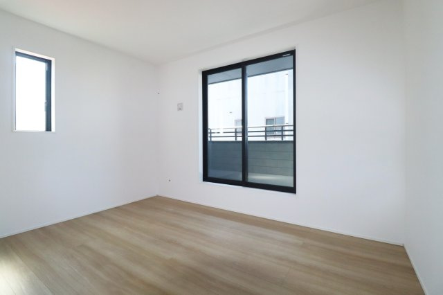 郡山市富久山町久保田字水口　　　１号棟　　　行健小学校、行健中学区の洋室