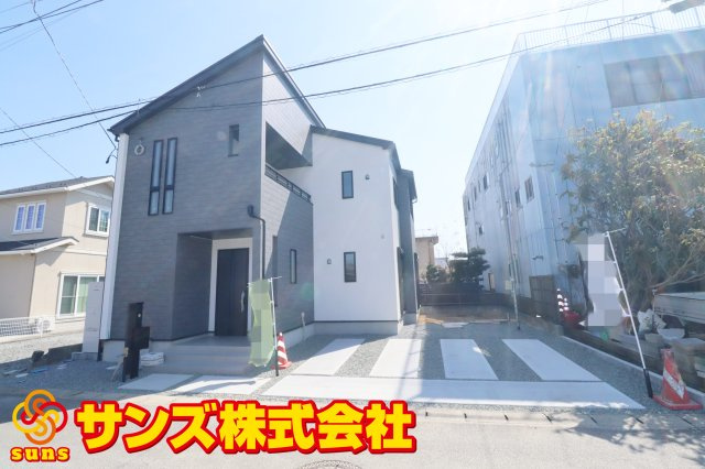 郡山市富久山町久保田字水口　　　１号棟　　　行健小学校、行健中学区の外観|西側から見た駐車場を含む外観♪