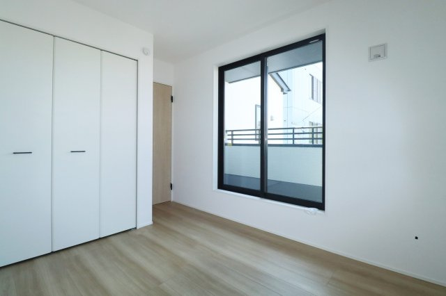 郡山市富久山町久保田字水口　　　１号棟　　　行健小学校、行健中学区の洋室