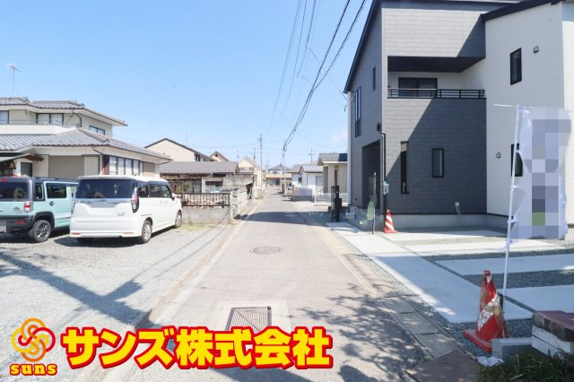 郡山市富久山町久保田字水口　　　１号棟　　　行健小学校、行健中学区の外観|西側前面道路