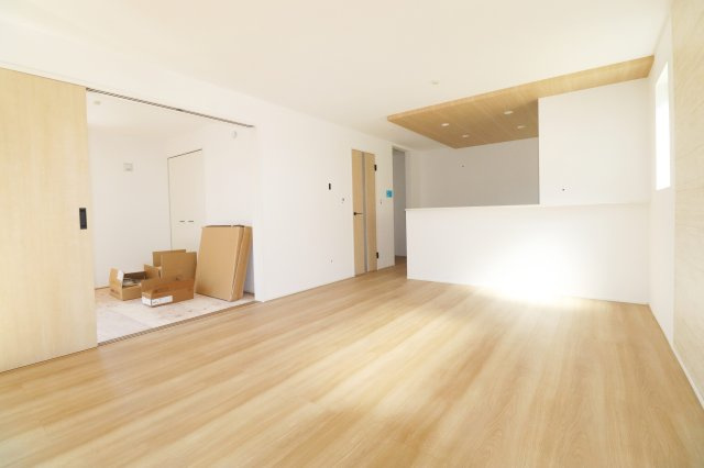 郡山市富久山町久保田字水口　　　１号棟　　　行健小学校、行健中学区の居間・リビング