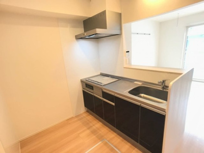 【キッチン】 | Ｄ-ｒｏｏｍ思川ヴェール Ｅ | 対面システムキッチン ＩＨ付