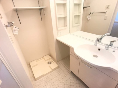【洗面所】 | Ｄ-ｒｏｏｍ思川ヴェール Ｅ | カウンター型洗髪洗面化粧台