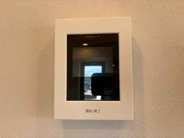 長岡京グリーンマンションの防犯設備|TVモニター付きインターホン。防犯面でも安心です！