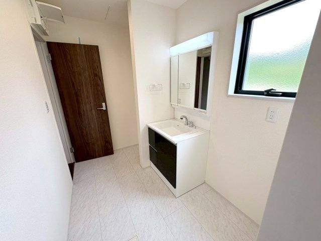 リーブルガーデン　岐阜市中川原第4　全3区画分譲のキッチン|お手入れが楽なステンレスをワークスペース部分に使用した機能的で美しいシステムキッチンを使用しています