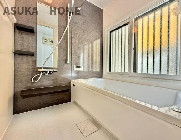 港北区高田西４丁目の浴室|お風呂には大きな窓が付いていて、換気にもいいですね。