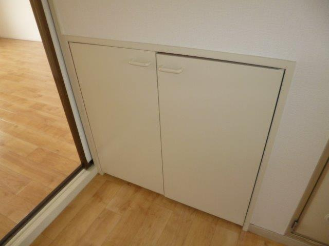 プレジール三宅Bの内装|シューズボックス