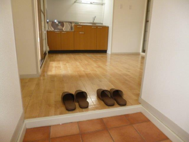 プレジール三宅Bの玄関