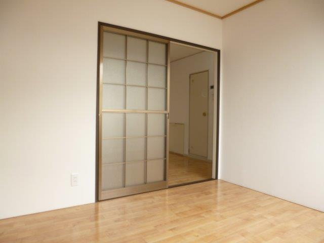プレジール三宅Bの洋室
