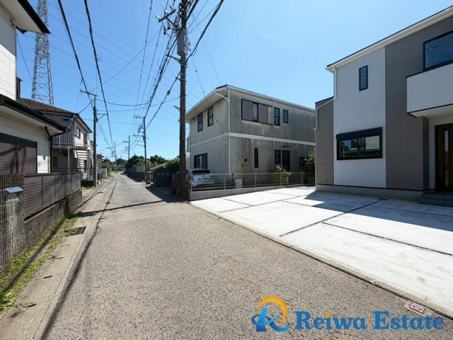 新築戸建　藤沢市大庭の前面道路含む現地写真