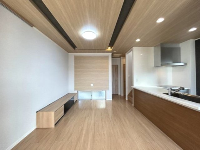 神戸市垂水区山手8丁目の居間・リビング|リビング階段でご家族の会話も増えそう♪