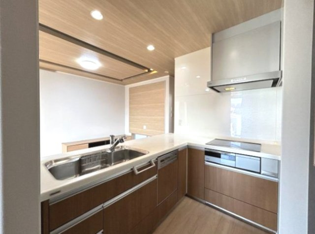 神戸市垂水区山手8丁目のキッチン|食洗機付きで家事の負担を軽減♪料理をしながらでもご家族との会話を楽しめる対面キッチン！