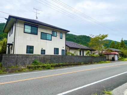 【農地＆離れ付き】香美市香北町韮生野　中古一戸建ての外観|陽当たり・通風良好な一戸建て♪