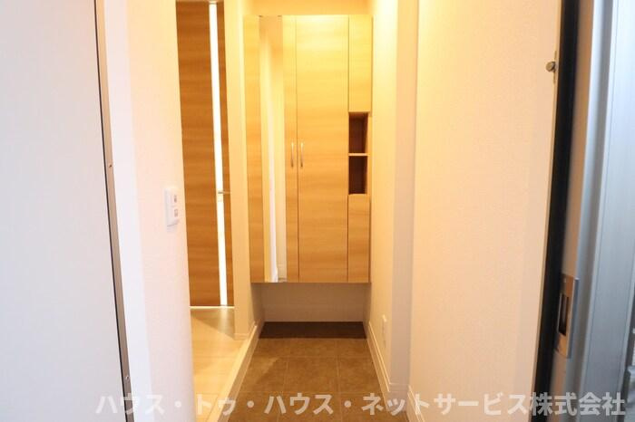 リヴィール　ソワⅢの玄関
