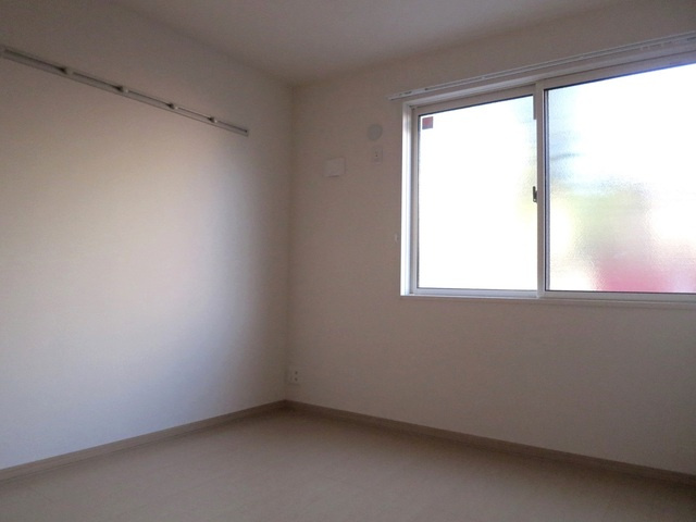 ステラカーサの居間・リビング|使いやすいフローリングのお部屋です♪