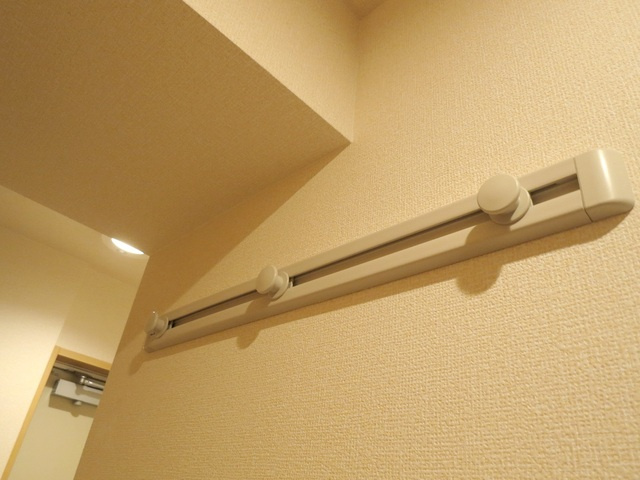 ステラカーサの設備|玄関にコートなど掛けられます♪