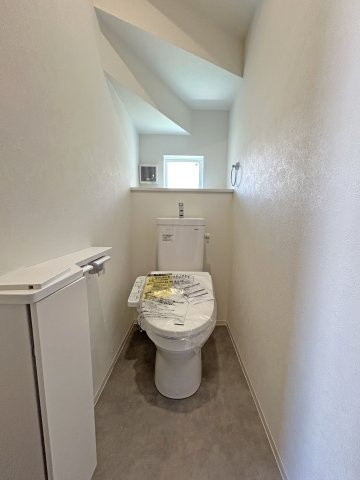 【守山区白山 2号棟】東南角地/長期優良住宅のトイレ