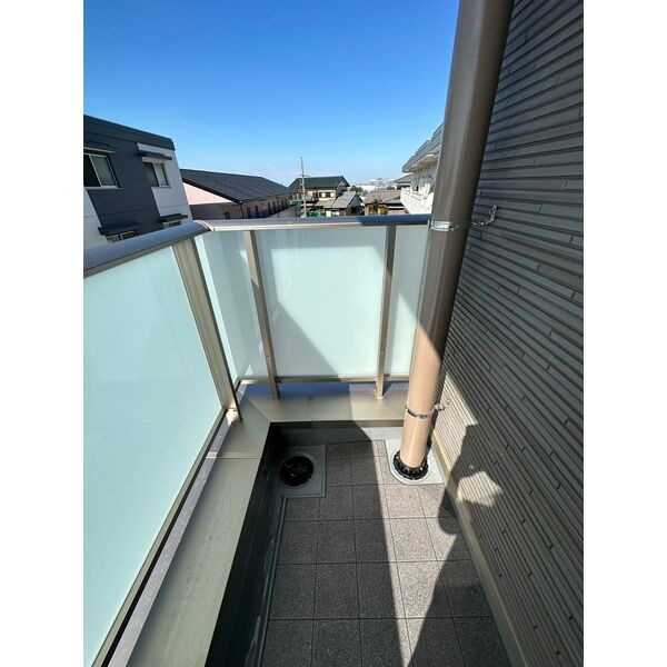 プルミエールK　岡崎市福岡町のバルコニー