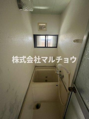 ビル槇山の浴室|深く浸かれるお風呂です
