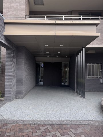 サーパス瀬戸市役所駅前のエントランス