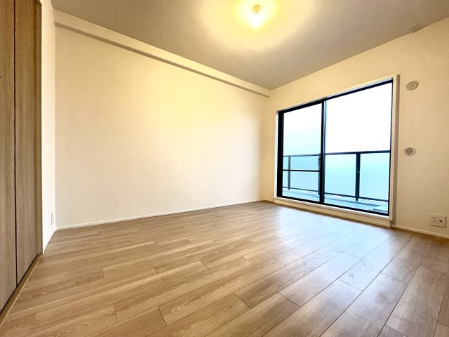 コスモワンダータウンの洋室|明るい洋室です