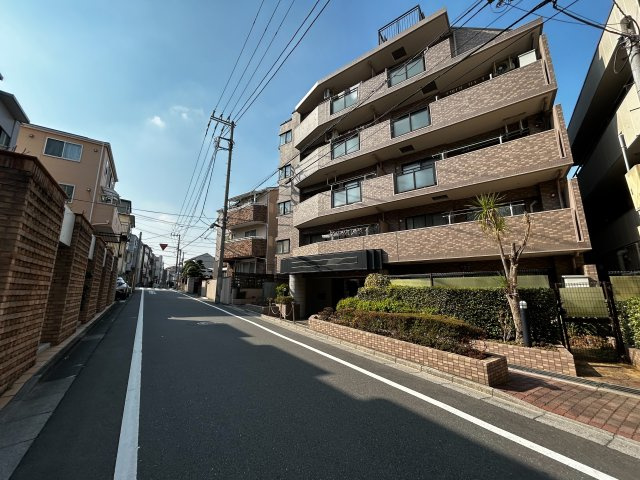 レクセルマンション板橋徳丸の外観|現地写真

現地ご見学希望・資料請求などお気軽にお問い合わせ下さい！
03-5990-5201