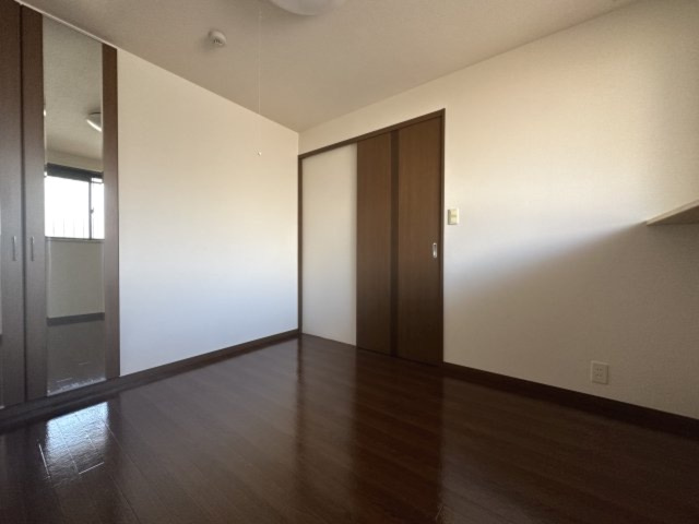 【寝室】