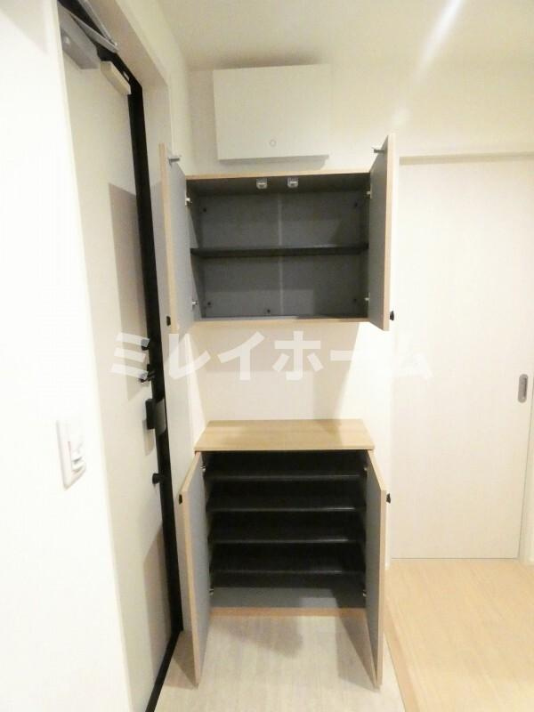 玉南ビルの玄関