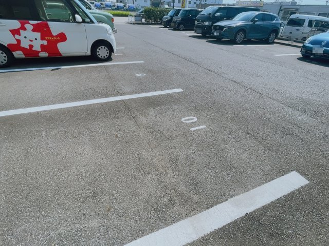 グランディールⅡの駐車場