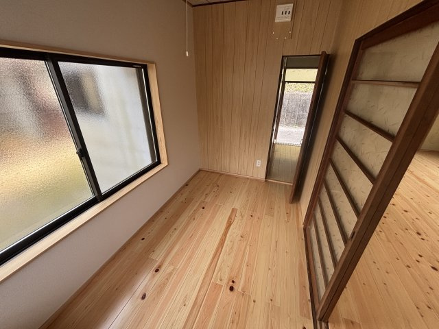 亀山公園近くリフォーム済み戸建ての内装|内装もきれいです