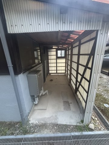 亀山公園近くリフォーム済み戸建てのエントランス|毎日通るエントランスはこのようになっています