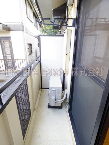 東村山市萩山町１丁目のアパートのバルコニー