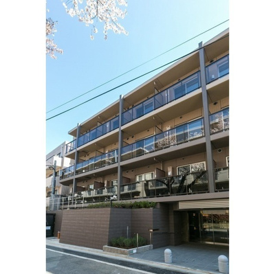 【外観】 | ラクラス中野富士見町 | 鉄筋コンクリート造のがっちりとした建物。