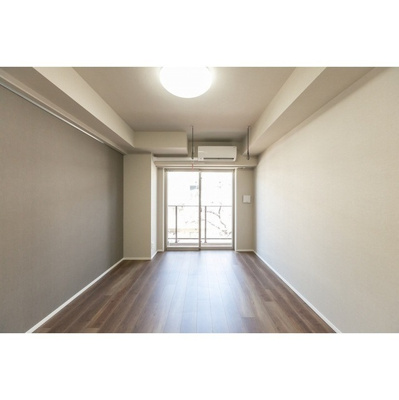 【居間・リビング】 | ラクラス中野富士見町 | 8.8帖のきれいな洋室。