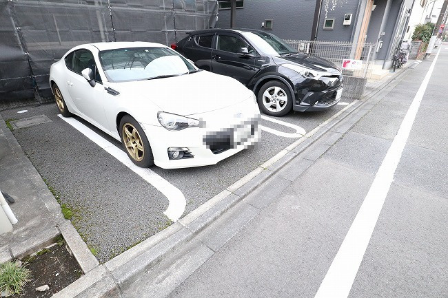 クレセールの駐車場