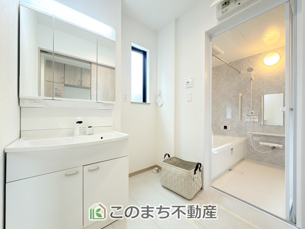 ハートフルタウン宇都宮市双葉2丁目438番の洗面所|シャンプードレッサーで朝の身支度♪伸びるホースでお掃除も簡単清潔です！