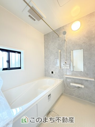 ハートフルタウン宇都宮市双葉2丁目438番の浴室|ゆったりと入れるフルオートバスはお子様との団らんバスタイムが楽しめます♪
足を伸ばしてゆったりくつろげる１坪バスルームです☆
