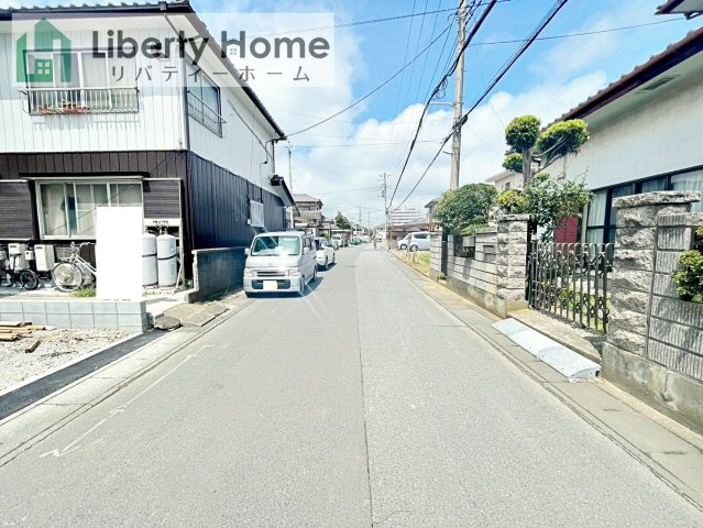 土浦市小松第7　新築戸建　2号棟の前面道路含む現地写真